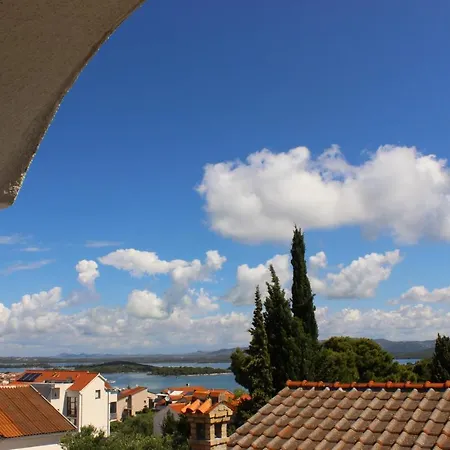 Arta Apartment *