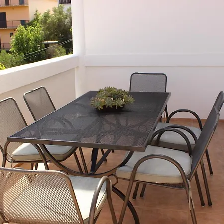 Apartment Arta