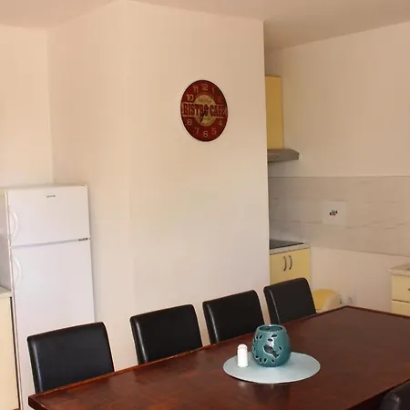 Apartment Arta *