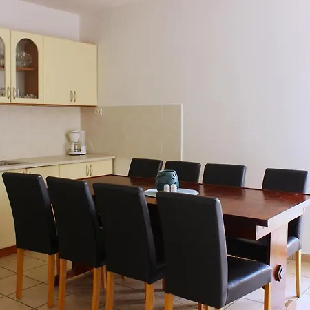 Apartment Arta *