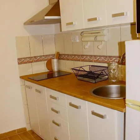 Arta Apartment *