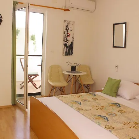Arta Apartment *