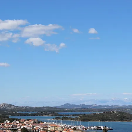 Arta Apartment *