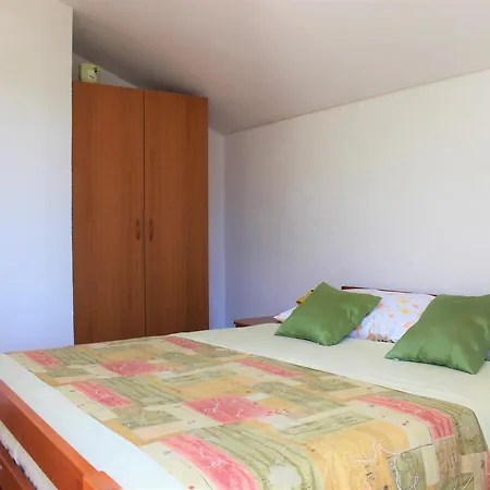 Apartment Arta *